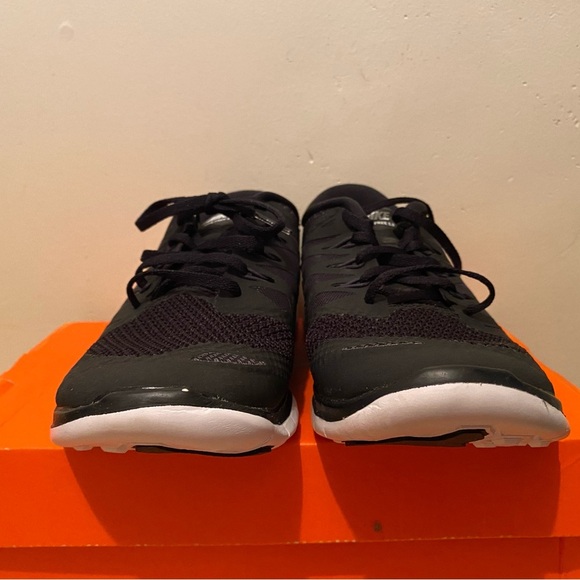 Nike shoes - Picture 2 of 3